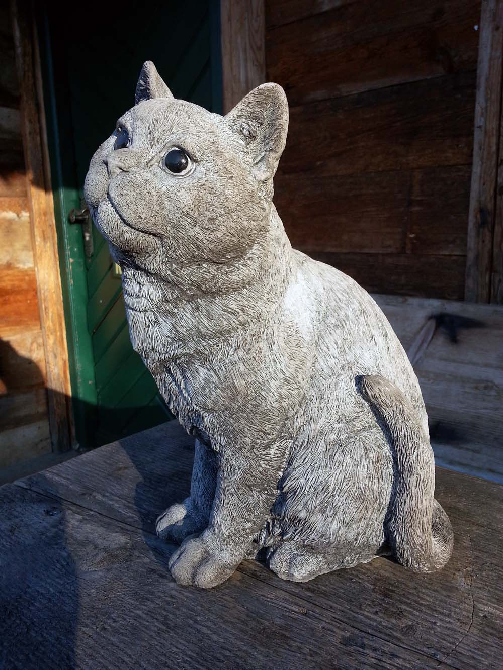 Steinfigur Katze Mauzi als Gartenfigur für Haus unf Garten